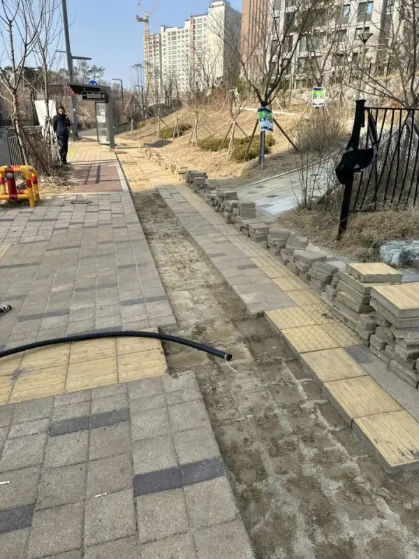 보도블럭 철거 후 재시공 철거된 보행로 바닥 이전